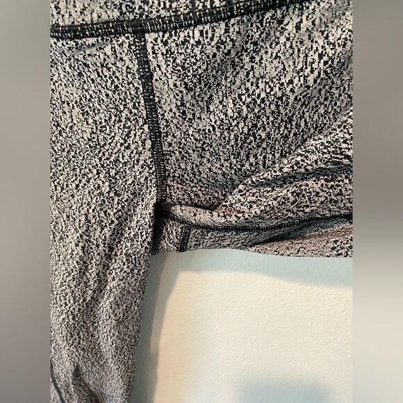 Lululemon Outrun 17" Power Luxtreme Spray Jacquard White Black Crop Pant 6 - Picture 4 of 7